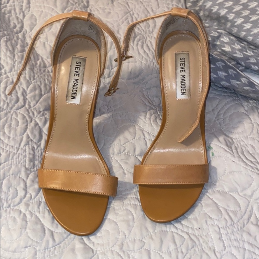 Steve Madden Carrson tan faux leather heels